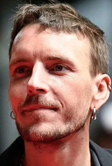 Джошуа Лиам Хендерсон